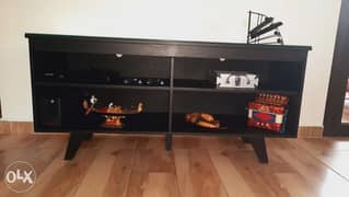 Tv unit 125 cm new condition + Glass on top