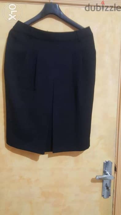 Black skirt 38 40 تنورة سودا فرنسية ميديوم