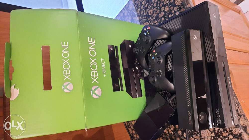 Xbox One with Kinect Barely used 0