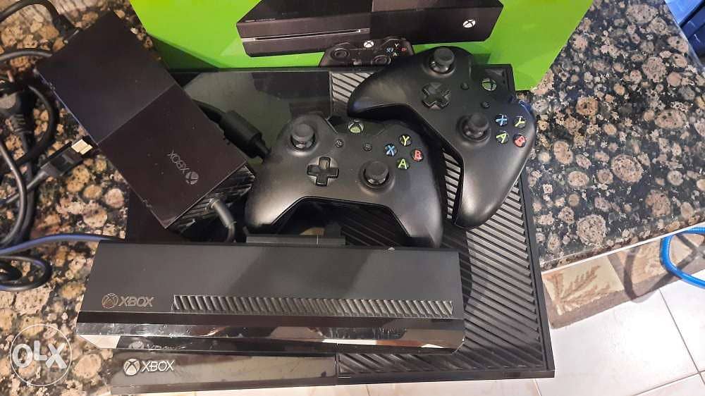 Xbox One with Kinect Barely used 1