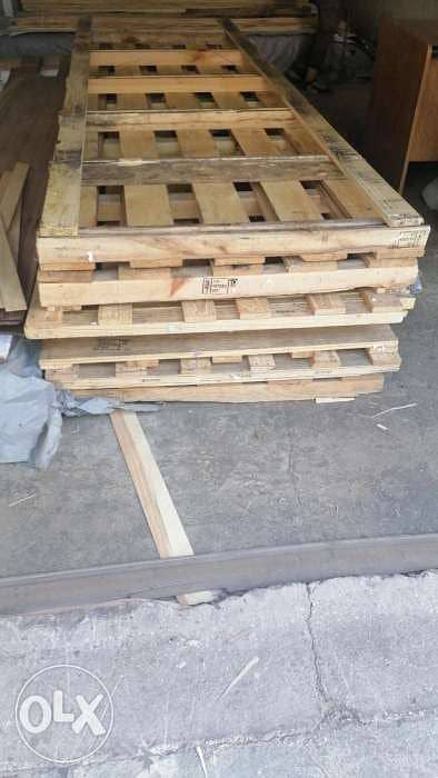 Wood pallet