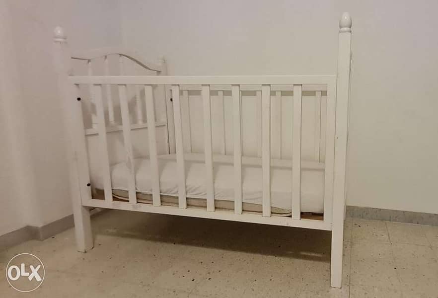 Baby bed incl matrass 1