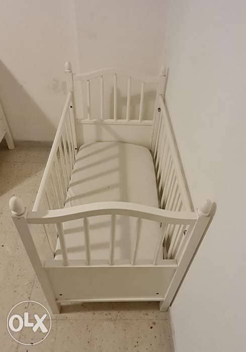 Baby bed incl matrass 2