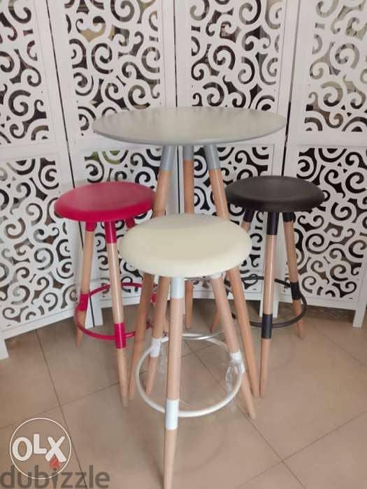 Bar table with 4 chairs 2