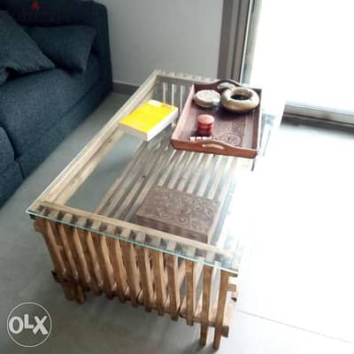 Central classic coffee wood table طاولة قهوة وجه زجاج