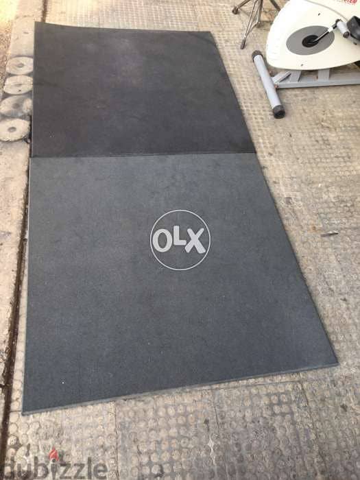 floor rubber mat like new very good quality 0