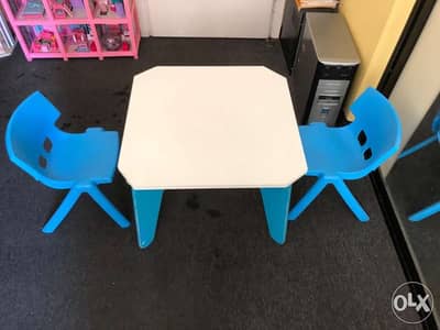 Kids Table with 2 chairs