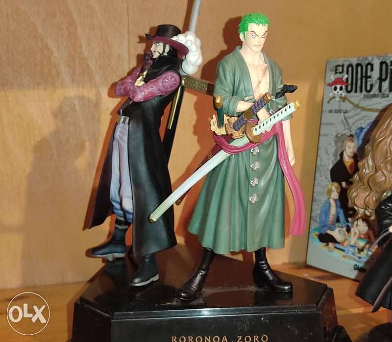 One Piece Mihawk and Zoro figures 1