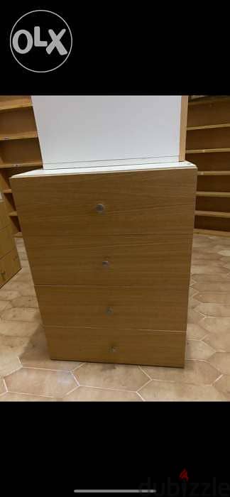 chest of drawers