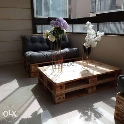 Pallets with cushion set غرفة جلوس بنك طبالي مع طاولة مع فرش