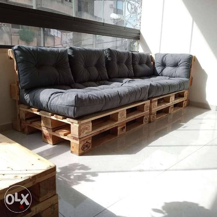 Pallets with cushion set غرفة جلوس بنك طبالي مع طاولة مع فرش 2
