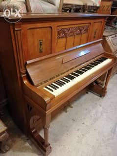 بيانو خشب ججوز رائع النظافة يعمل للعذف والتدريب ممتاز جدا صنع الماني