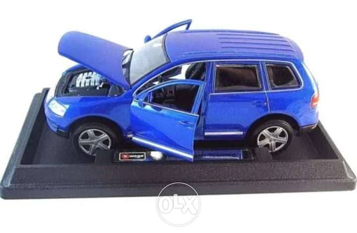 VW Touareg diecast car model 1:24. 5