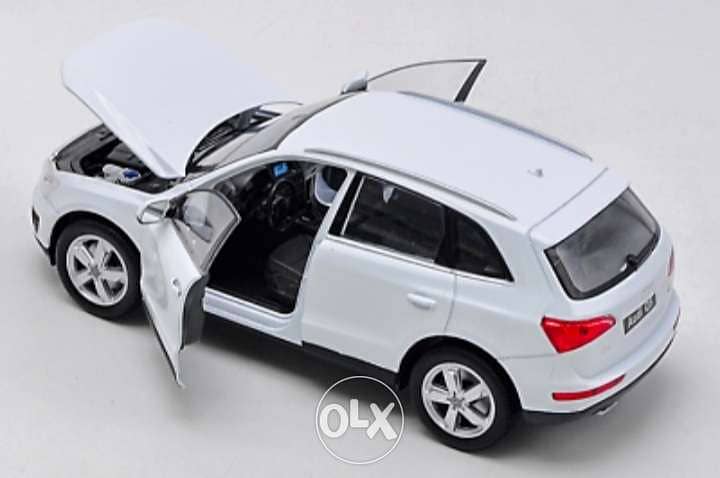 Audi Q5 diecast car model 1:24. 2