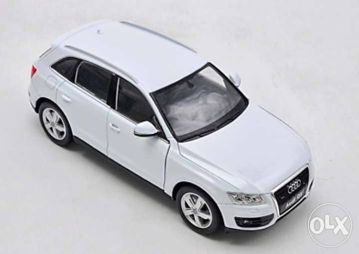 Audi Q5 diecast car model 1:24. 4