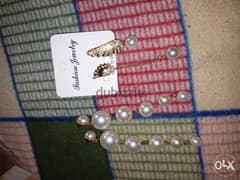 2 pearl earrings