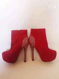 Red boots 0