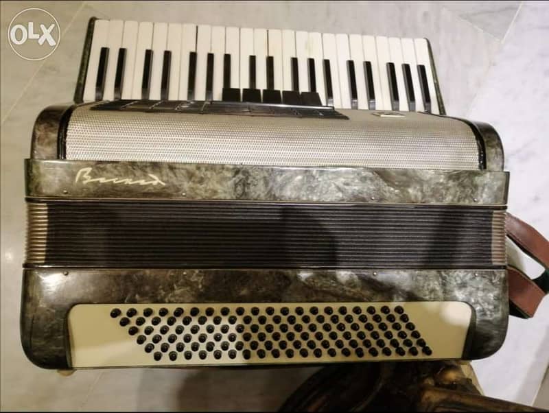 Accordeon made in Italy. Old instrument 2