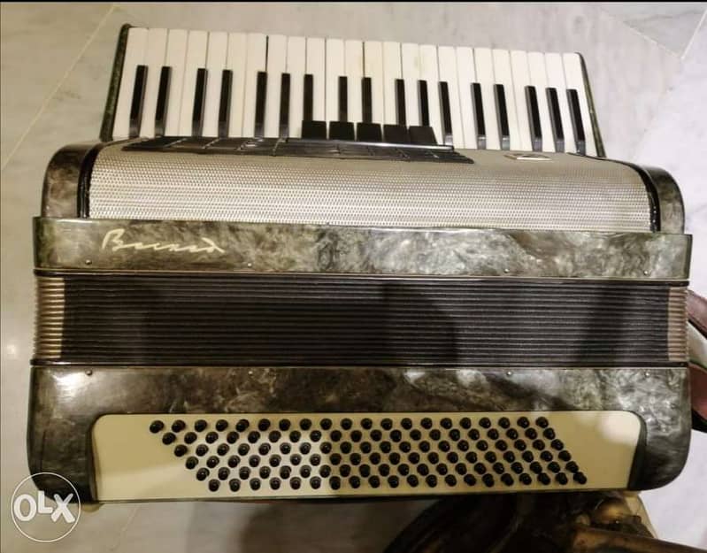 Accordeon made in Italy. Old instrument 4