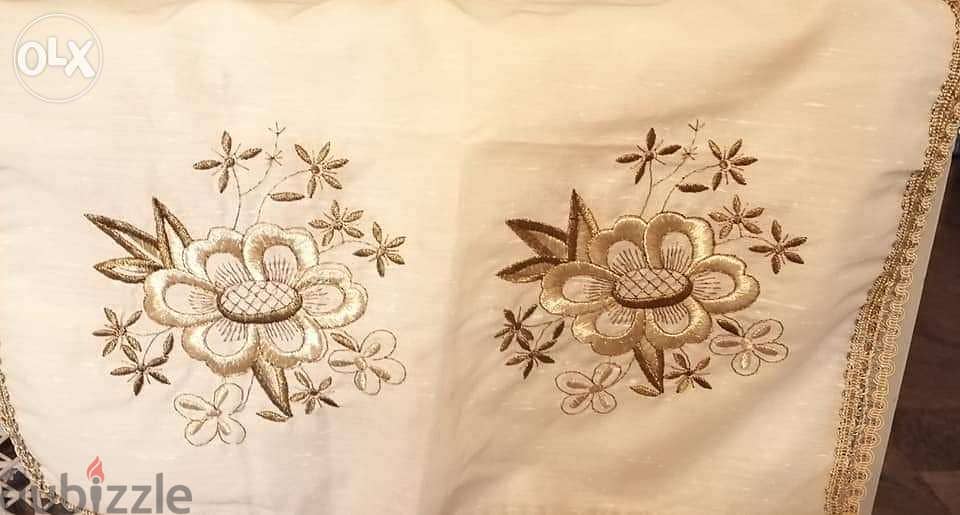 Table cloth gold embroided 2