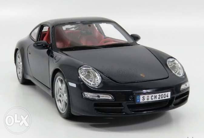 Porsche Carrera diecast car model 1:18. 3