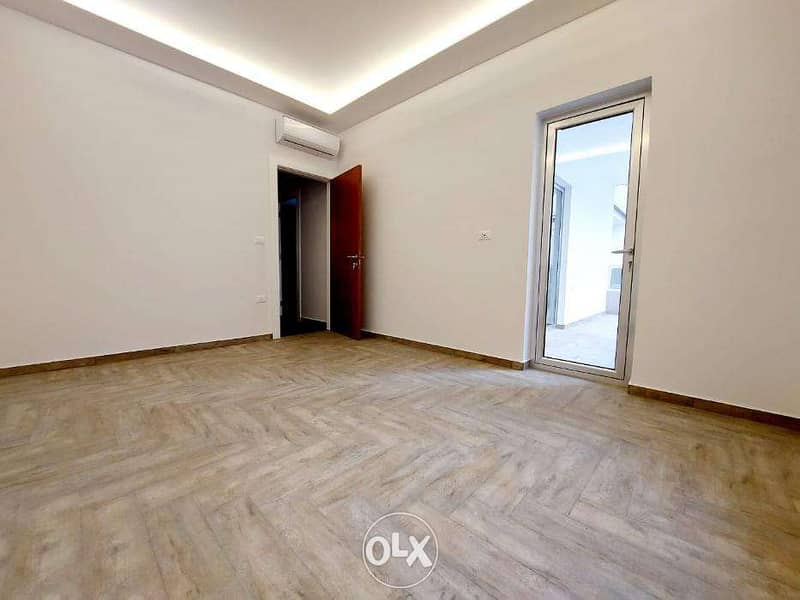 RA22-612 Apartment for rent in Beirut, Manara, 200m2, $1,500 cash 2