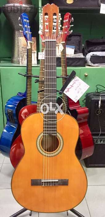 guitar classic made in Spain غيتار اسباني 1