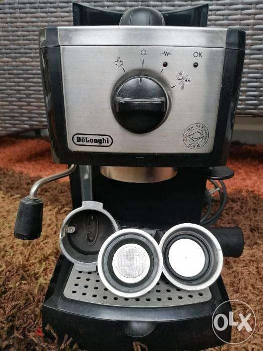 DeLonghi EC155 15 Bar Espresso and Cappuccino Machine, Black 1