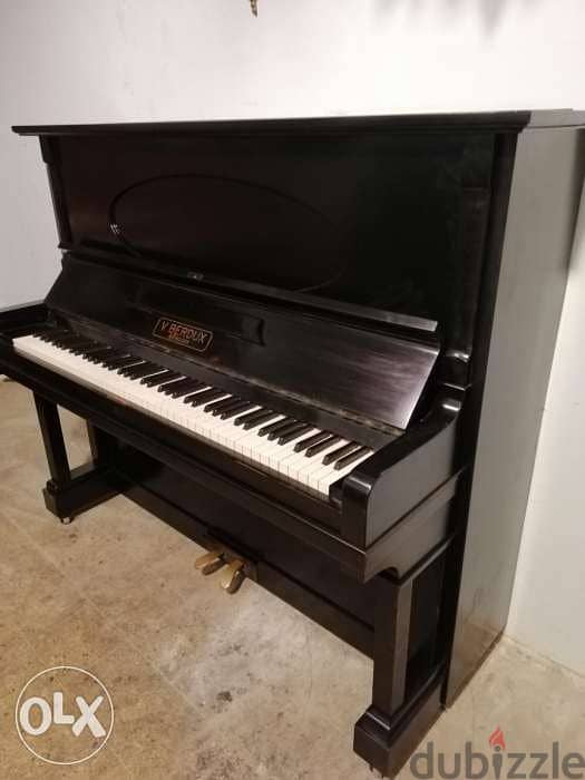 بيانو صنع شركة المانية خارق النظافة للعذف ممتاز جدا صوت نقي رائع piano 1