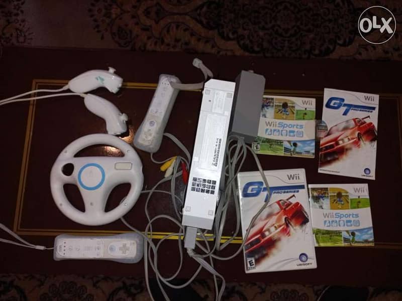 Wii with catalogue and 5 controllers(remote) 0