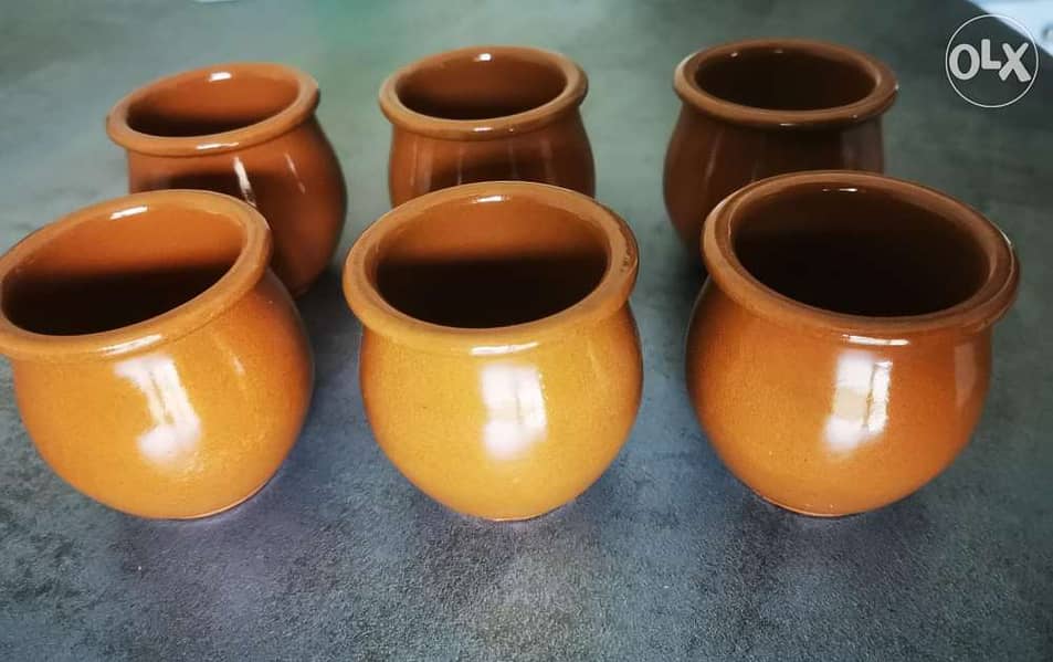 6 glazed clay cups 0