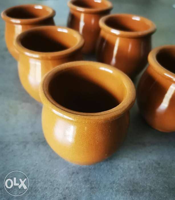 6 glazed clay cups 3