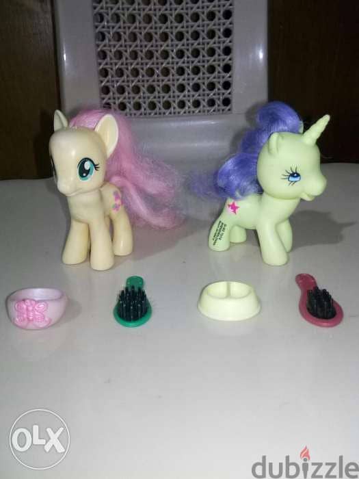 2 FAKE SMALL TOYS: LITTLE PONY +UNICORN used good +accessories=10$ 1