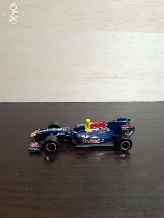 Red Bull #2 Mark Webber diecast car model 1:64. 4