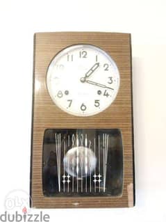 ساعة حاءط قديمة تعباي صنع اليابان تعمل جيدا تدق كل ساعه بحسب الساعه 0
