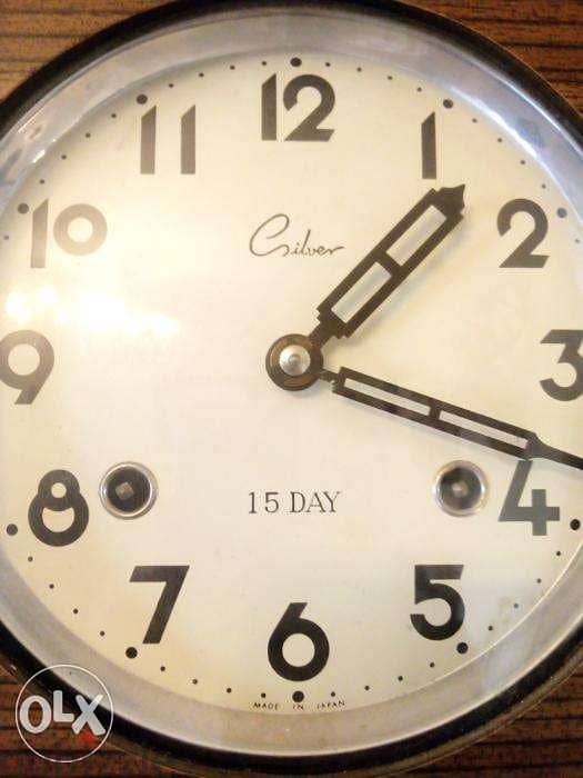 ساعة حاءط قديمة تعباي صنع اليابان تعمل جيدا تدق كل ساعه بحسب الساعه 2