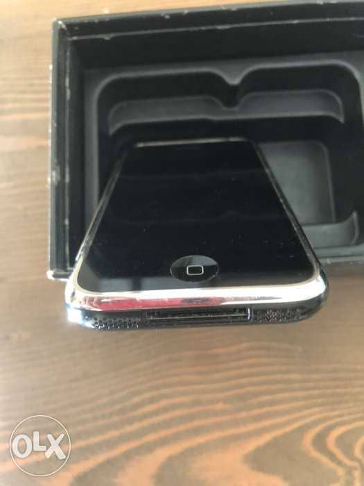iPhone 2g with matching box serial number 3
