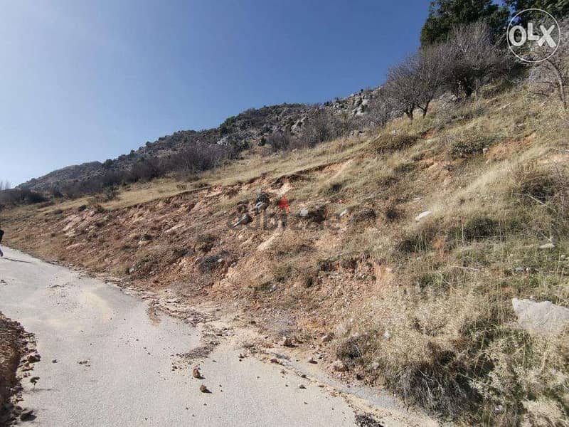 A 835 m2 land with an open mountain view for sale in Laqlouq / Akoura 3