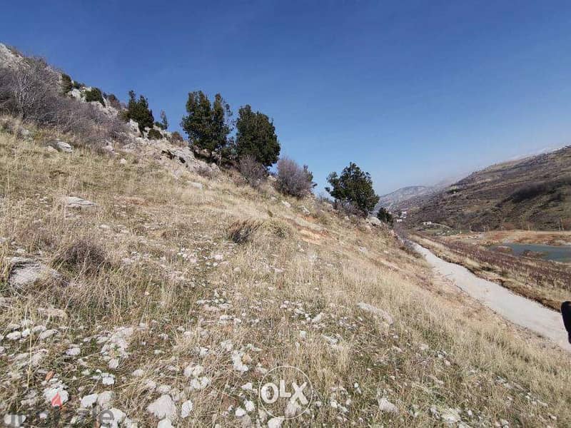 A 835 m2 land with an open mountain view for sale in Laqlouq / Akoura 4