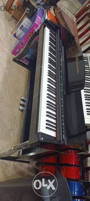 Piano electric available in 3 colors free chair and free delivery 2