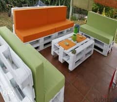 Colored pallet set outdoor and table طبالي خشب كرسي وكنبة طاولة 0