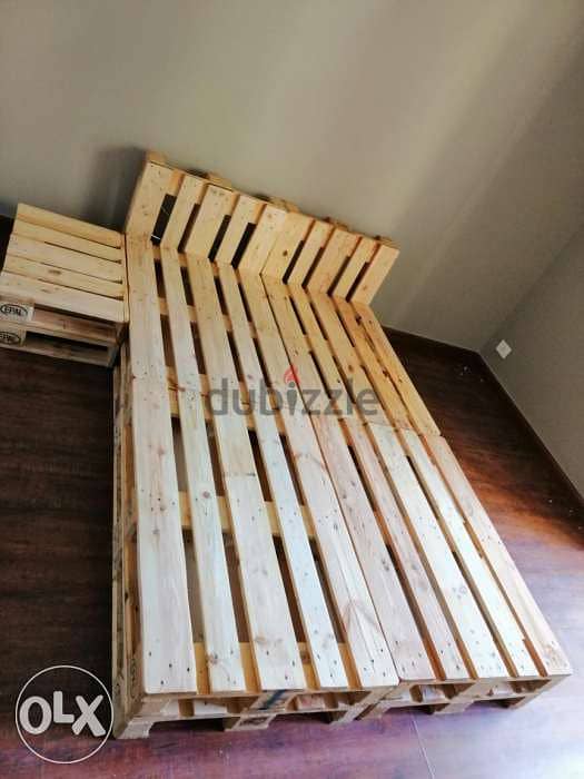 Wood bed pallets new style form تخت طبالي مع كمود 1