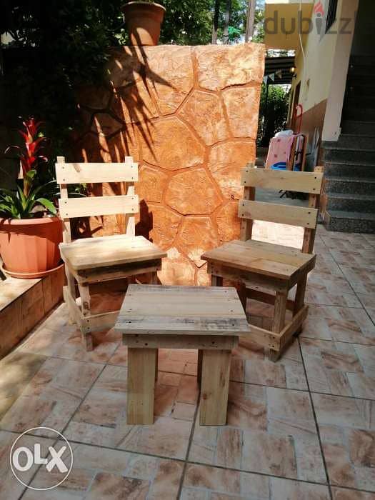طبلية خشب كرسي عدد٢ مع طاولة wood Pallet 2 chairs and coffe table 1