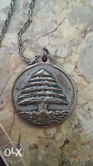 قلادة ارزة لبنان مع سنسال Lebanese Cedar neckless