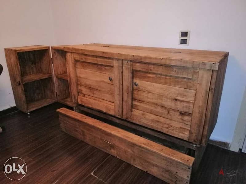 Old closet wood bed queen size تخت مجوز خزانة دريسوار شكل قديم 1