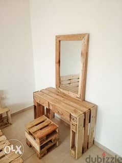 Wood makeup desk with mirror pallets style خزانة ميكياج طبالي خشب 0