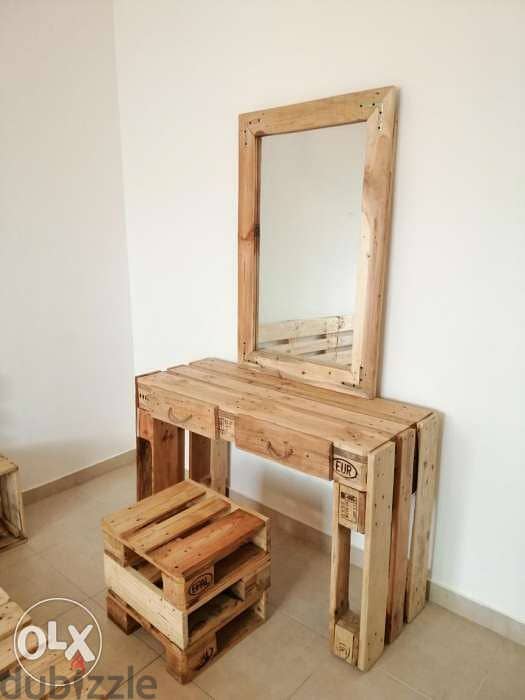 Wood makeup desk with mirror pallets style خزانة ميكياج طبالي خشب 1