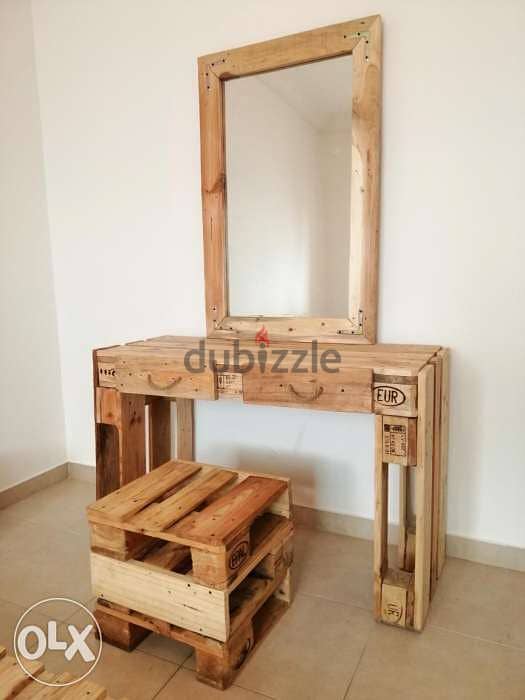 Wood makeup desk with mirror pallets style خزانة ميكياج طبالي خشب 2