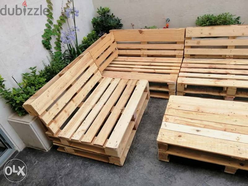 Outdoor L shape pallets set with table زاوية خشب طبالي مع طاولة 3