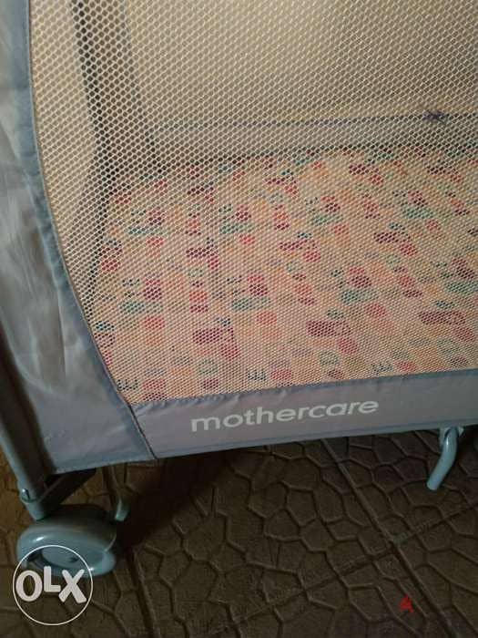 Mothercare bed with its mattress (L95, l67, H64) 1